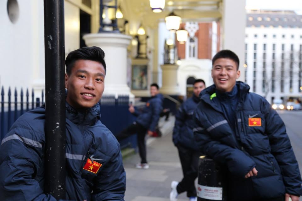 Ao U19 Viet Nam sai quy cach quoc ky hinh anh