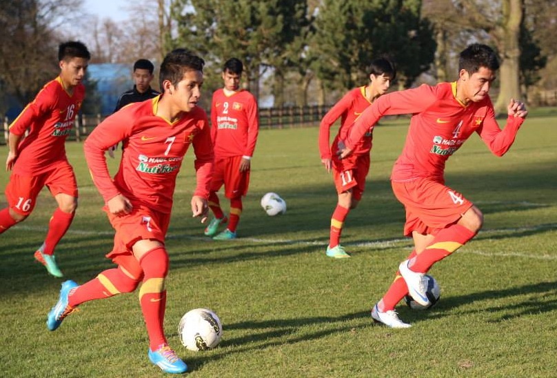 U19 Viet Nam san sang truoc tran gap Wimbledon hinh anh