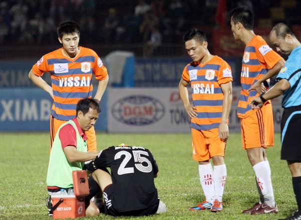 Ca khuc 'Kiep ban do' lam nhoi long NHM bong da Viet Nam hinh anh