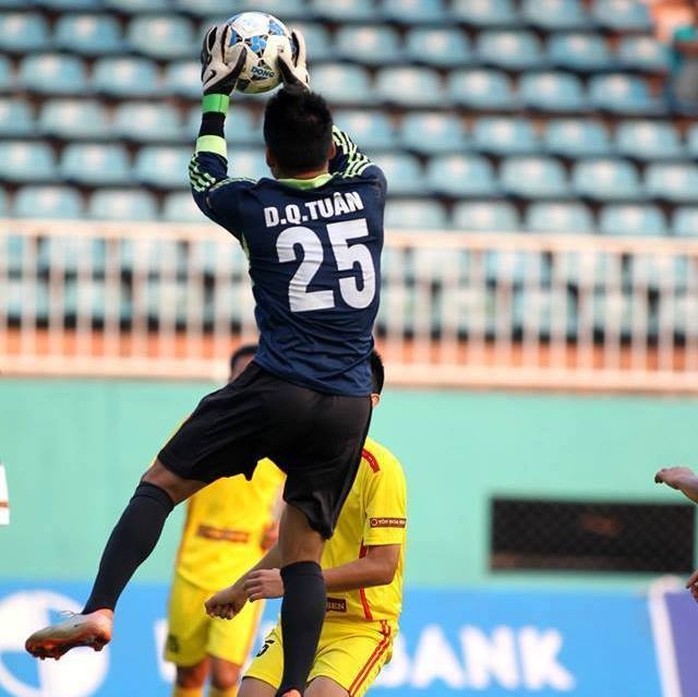 Thủ môn Quang Tuấn với thể hình tốt và có thần kinh thép trong các tình huống bắt penalty.