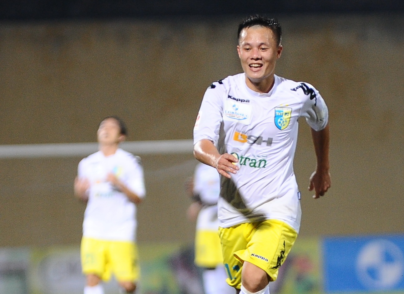 Luong 'di' toa sang, Ha Noi T&T de bep An Giang 4-1 hinh anh
