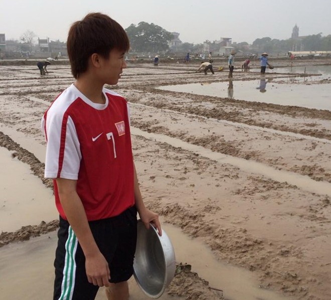 Tuyen thu nu Viet Nam trong xe, ban than kiem them thu nhap hinh anh