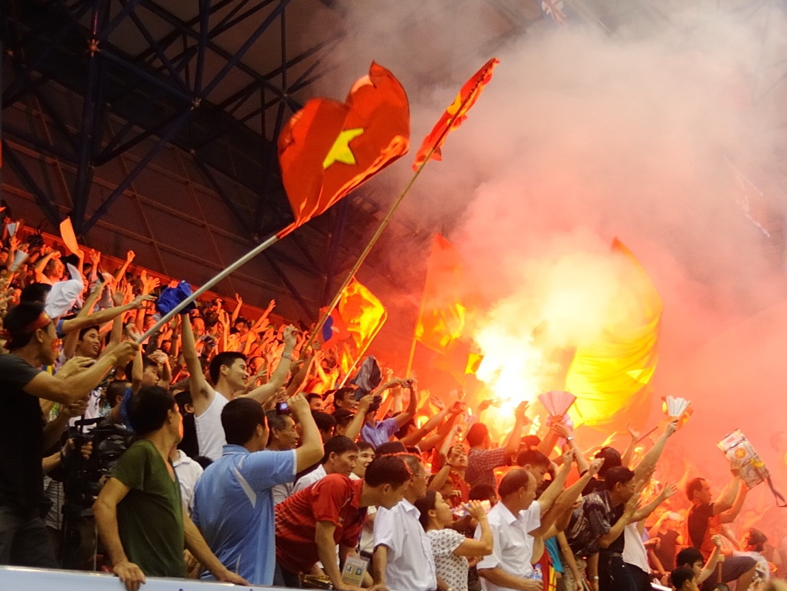 Nha thi dau Bac Ninh 'no tung' khi bong chuyen nu VN vo dich hinh anh