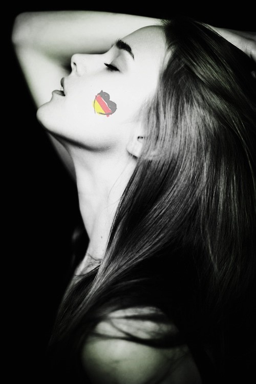 Fan Duc - Bo Dao Nha do hinh xam nong bong truoc dai chien hinh anh