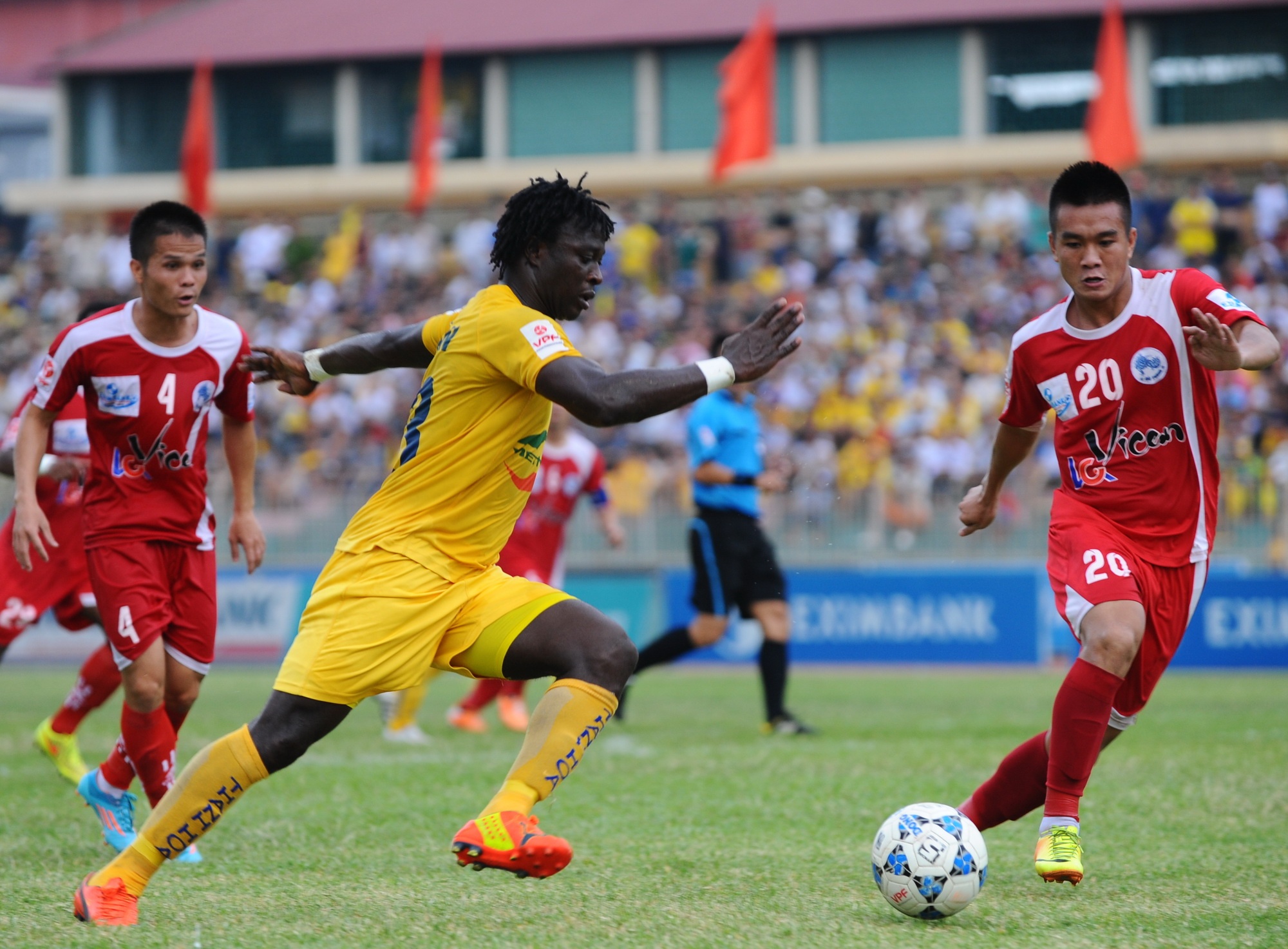 Lê Văn Tân - người cũ của Hải Phòng đã thi đấu rất xuất sắc trong trận đấu tẻ nhạt 