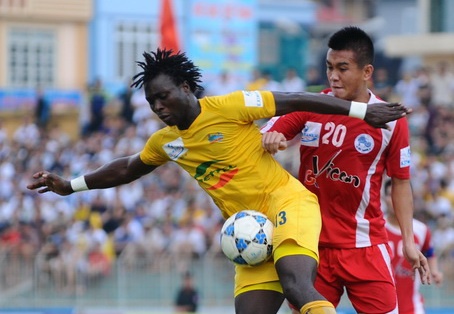 Ban thang phut bu gio giup Thanh Hoa danh bai Hai Phong hinh anh