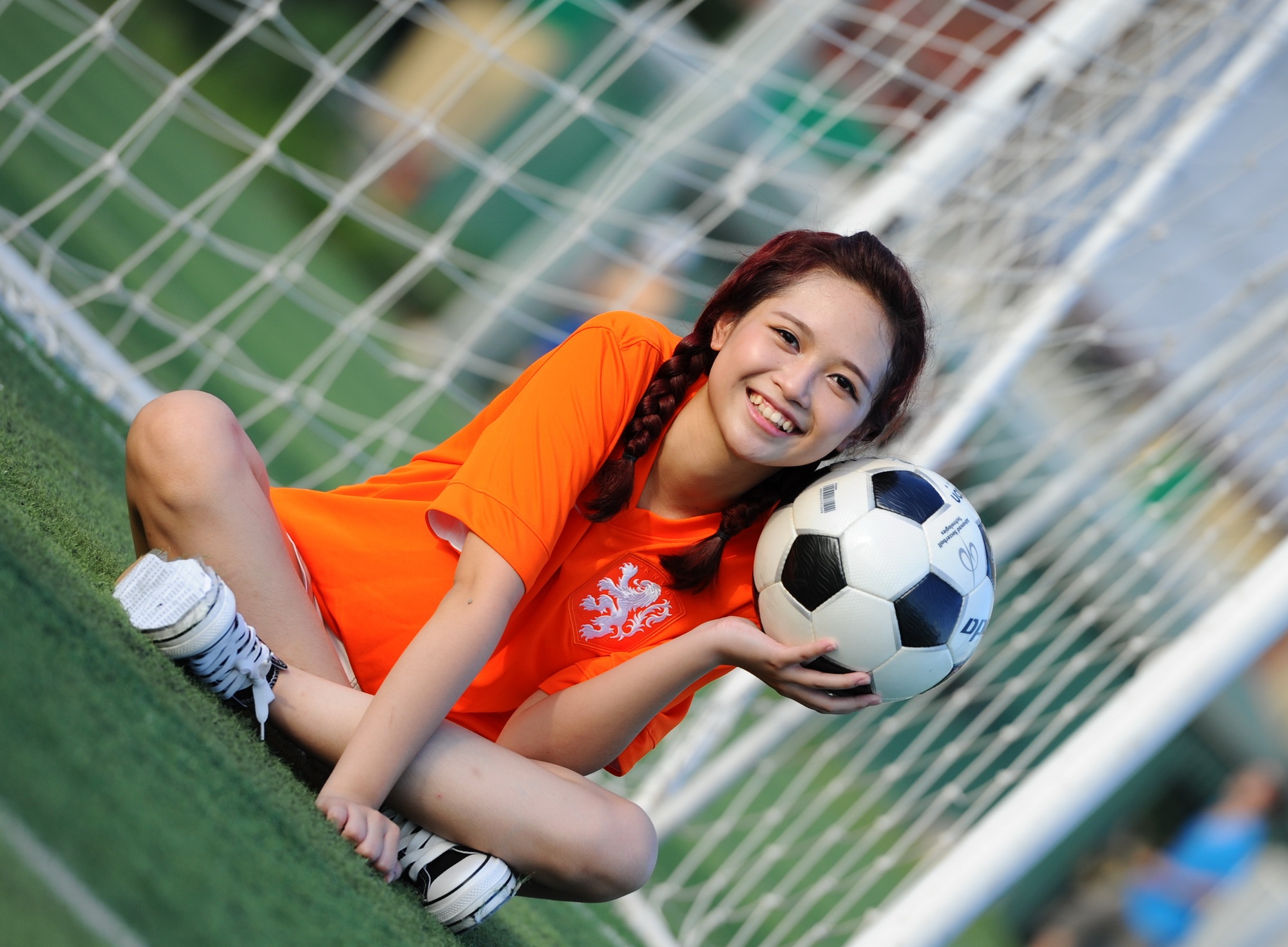 Mo Naive say nang vi choi bong hinh anh