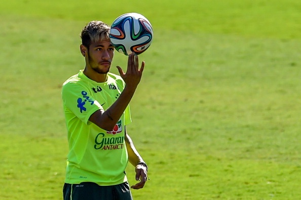 Neymar ghi sieu pham sut phat truoc dai chien voi Chile hinh anh