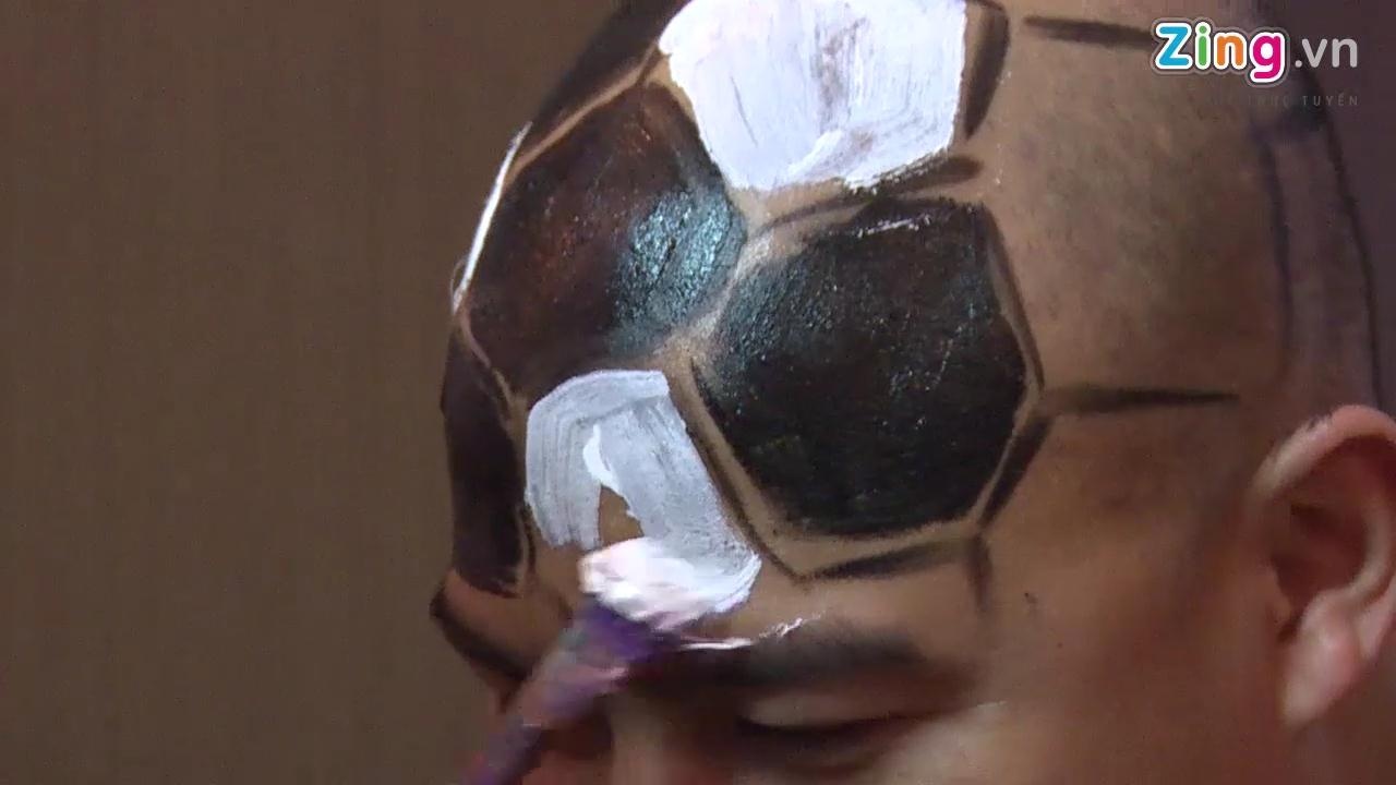 Fan cuong ve tron hinh trai bong len dau de co vu Neymar hinh anh