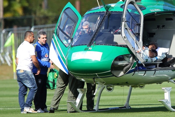 Huy dong truc thang quan doi dua Neymar ve nha duong thuong hinh anh