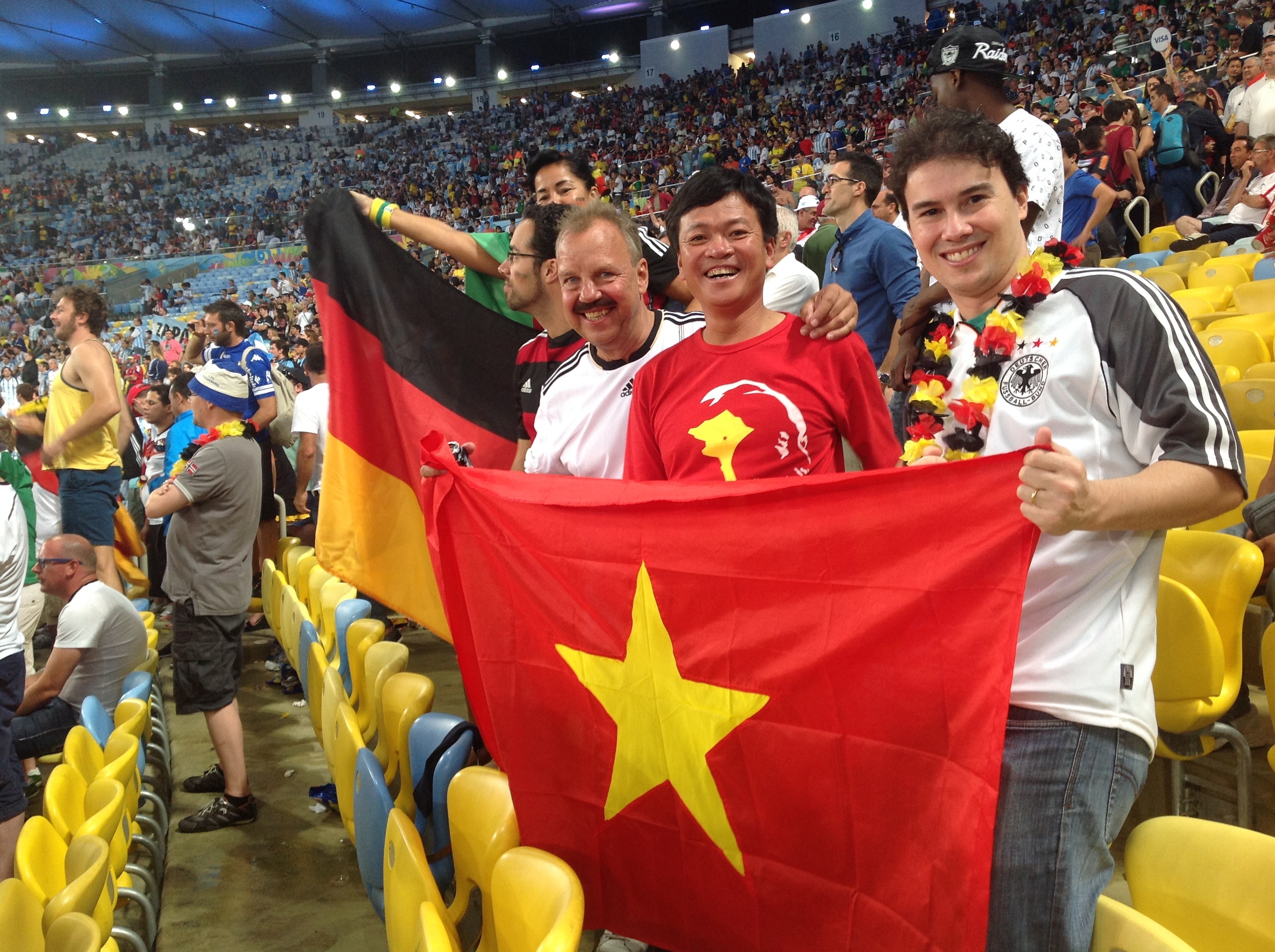 Fan Viet khoe anh du khan tran chung ket World Cup lich su hinh anh