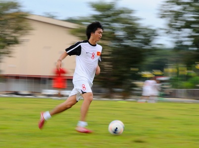 U19 Viet Nam tap but toc nhu than tuong Ronaldo o Brunei hinh anh