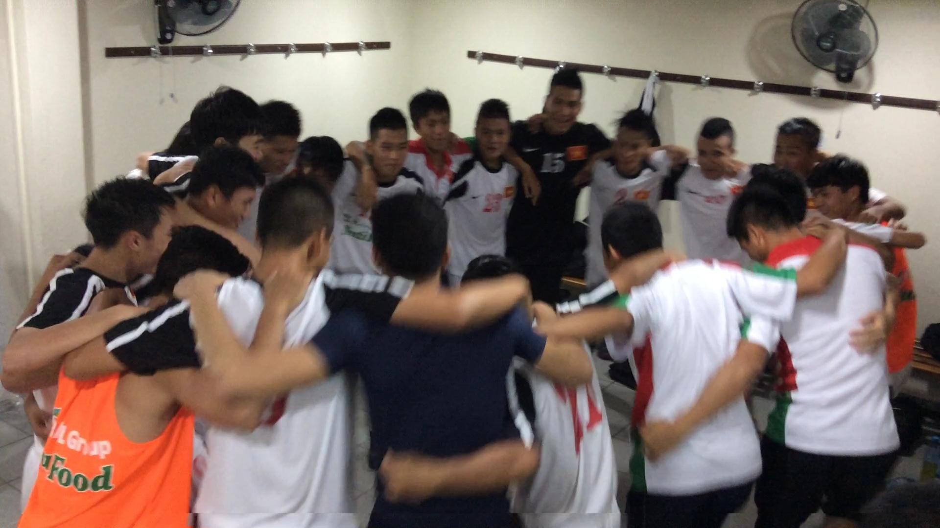 U19 Viet Nam hat mung chien thang trong phong thay do hinh anh