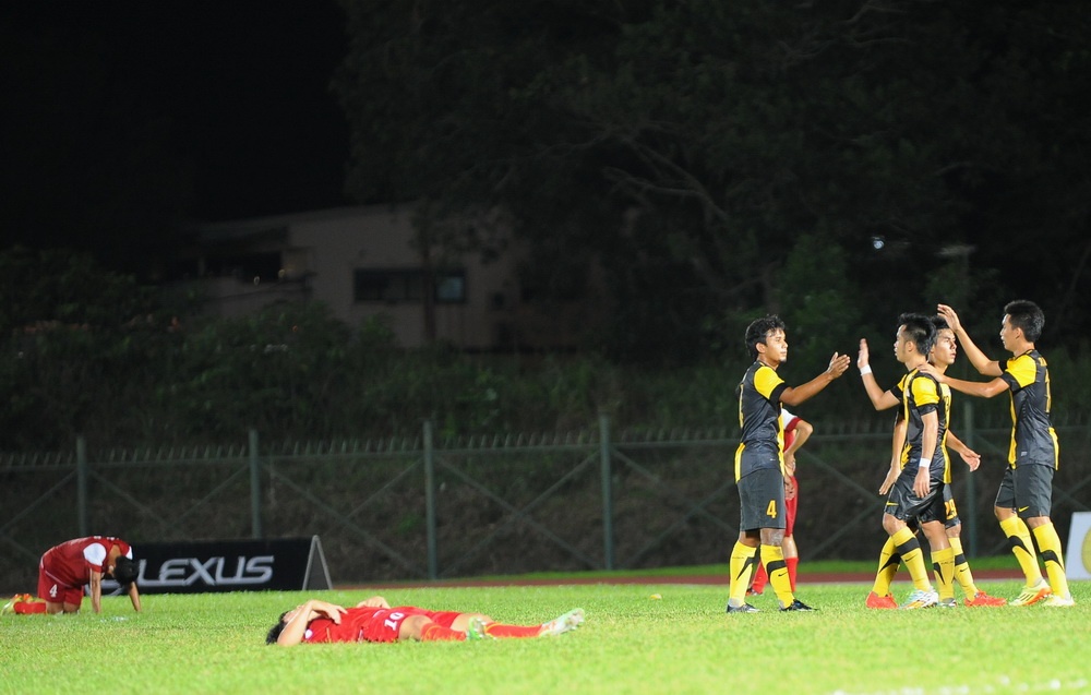 U19 VN nam guc tren san sau that bai truoc U21 Malaysia hinh anh
