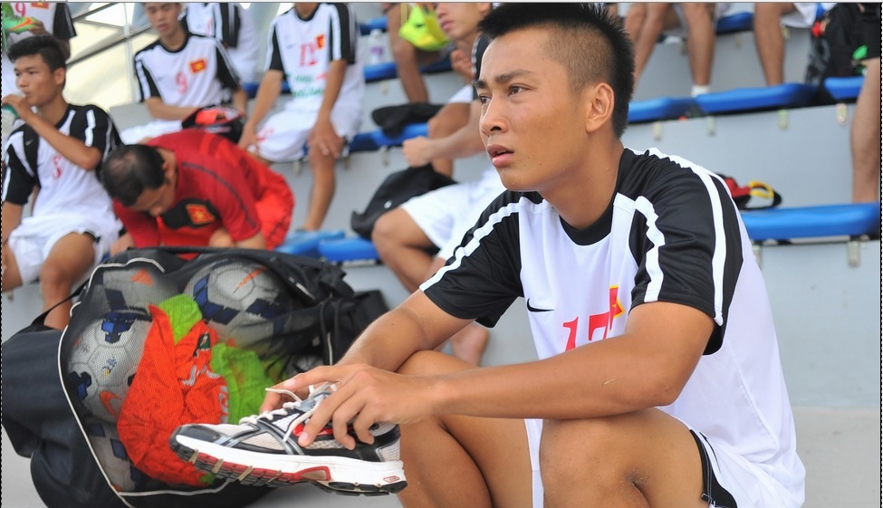 Tien dao khong co tien mua giay muon sut tung luoi Indonesia hinh anh