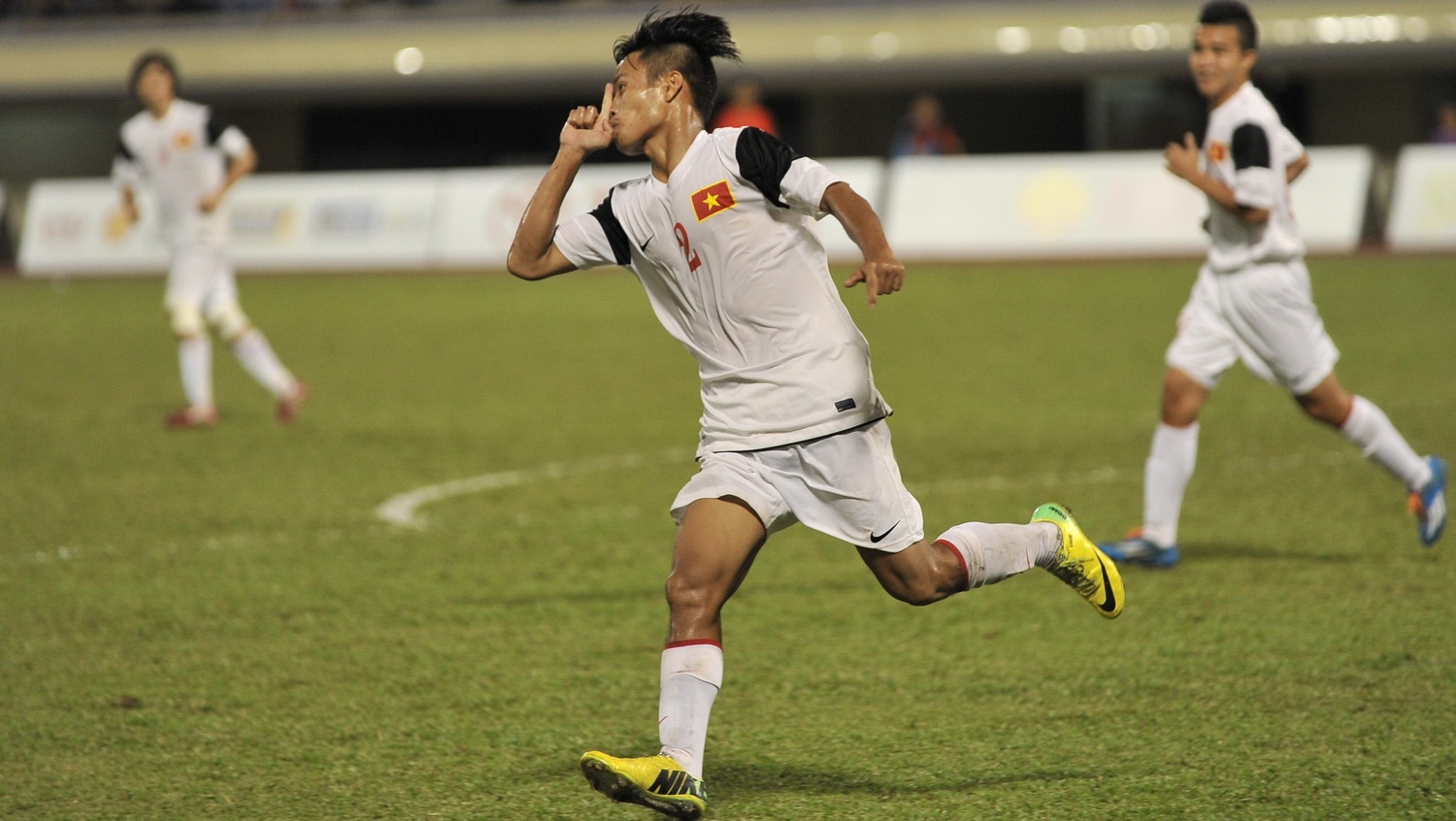 Doi giay dac biet giup Van Son ghi ban vao luoi Thai Lan hinh anh