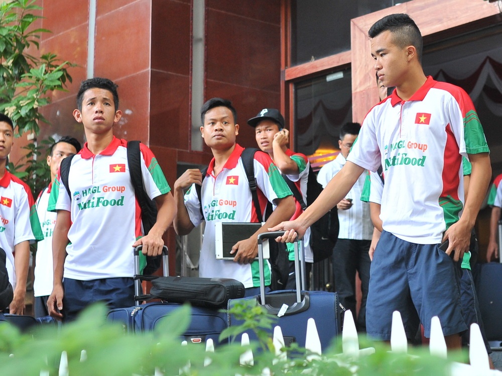 U19 Viet Nam lan dan vi cho o truoc tran khai mac hinh anh