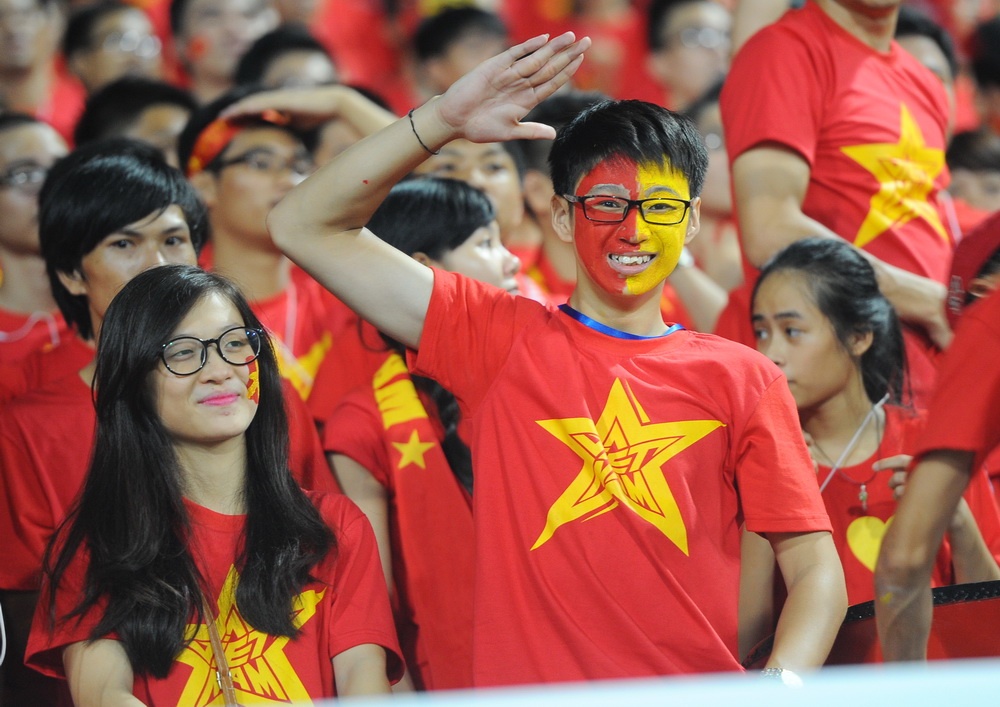 10 dong tac co vu chuyen nghiep cua CDV bong da VN hinh anh