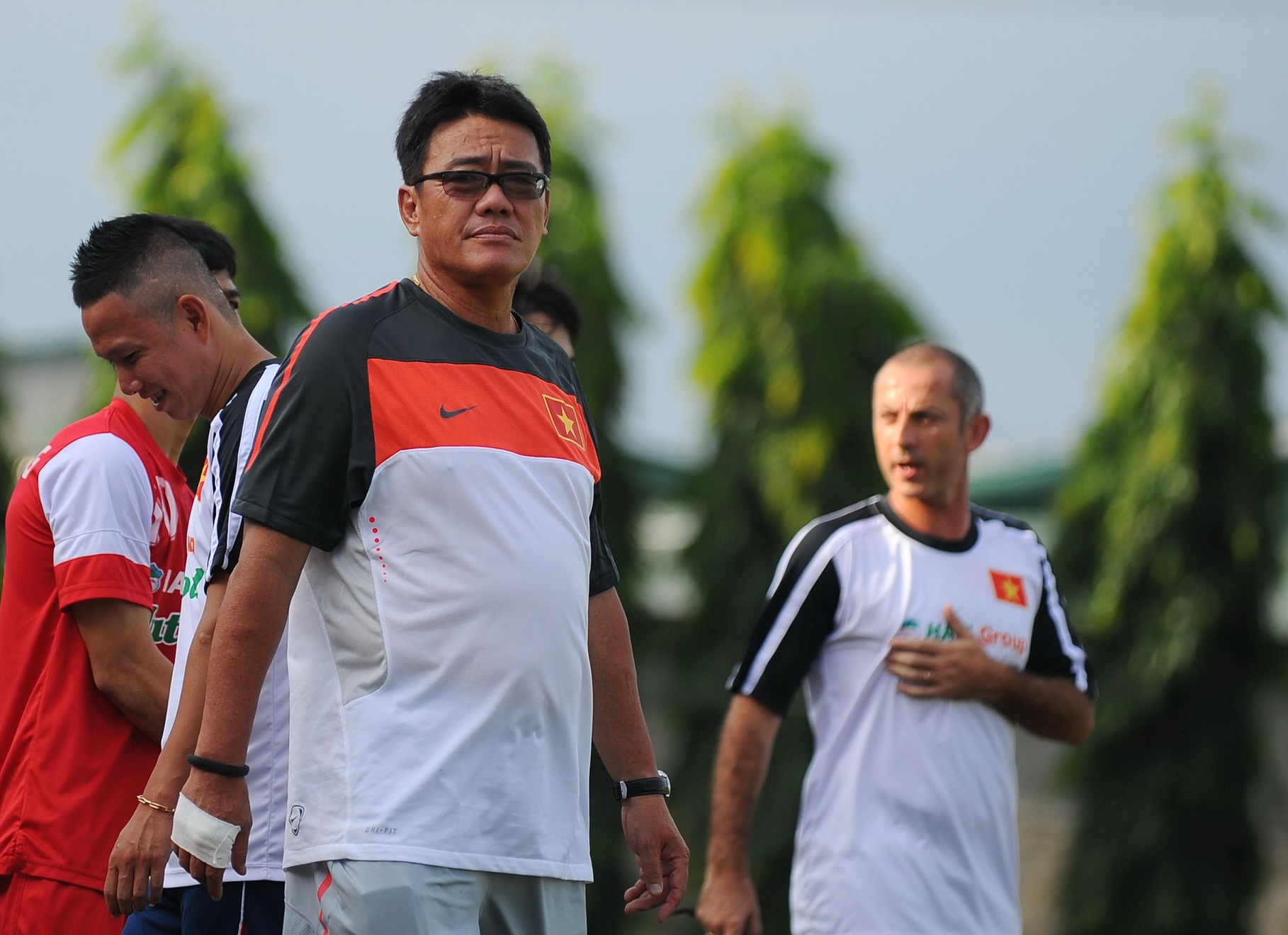 Truong doan U19 VN chan thuong vi co vu qua sung hinh anh