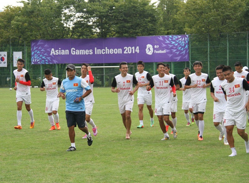 Olympic VN quyet danh bai Kyrgyzstan de chiem ngoi dau bang hinh anh