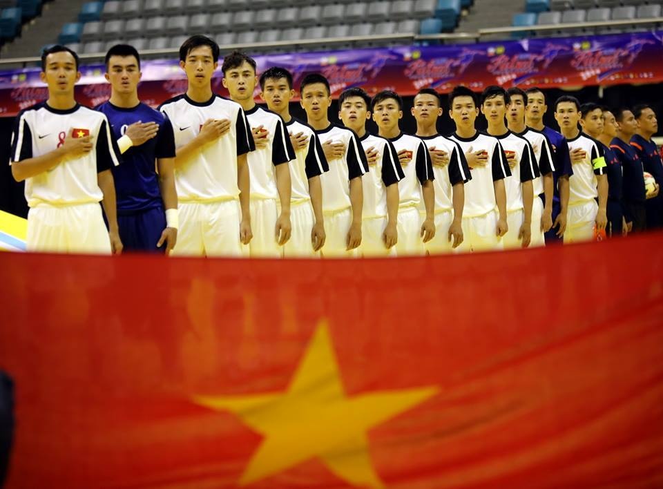 Futsal VN de thua dang tiec Australia o ban ket giai DNA hinh anh