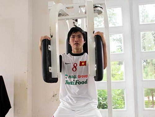 Bo sung HLV ngoai chuyen ve the luc cho U19 Viet Nam hinh anh