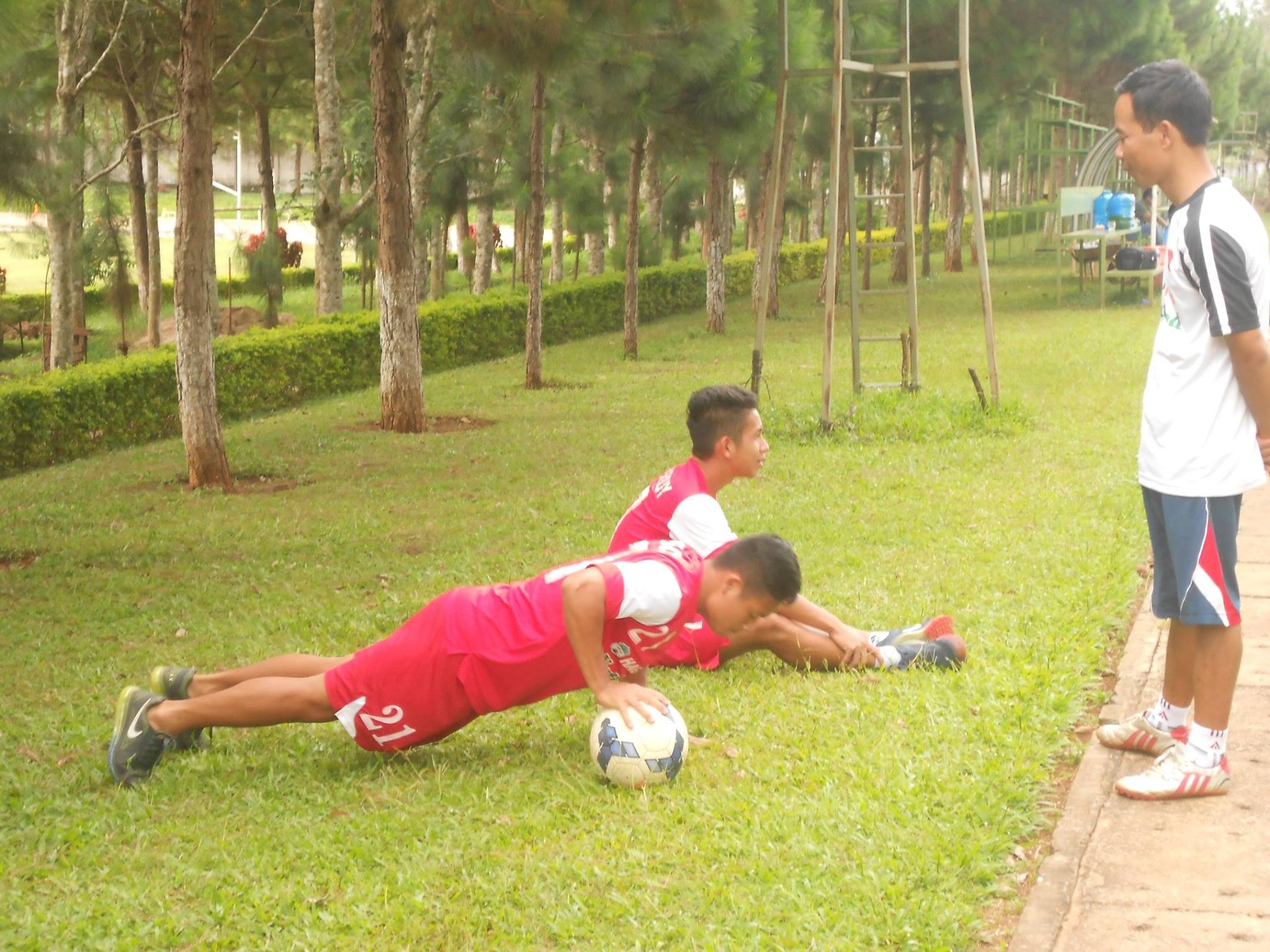 U19 Viet Nam se sang Myanmar voi 2 cau thu bi chan thuong hinh anh