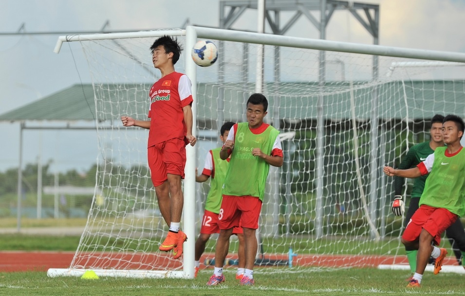 U19 Viet Nam ren bong bong de chong lai U19 Han Quoc hinh anh