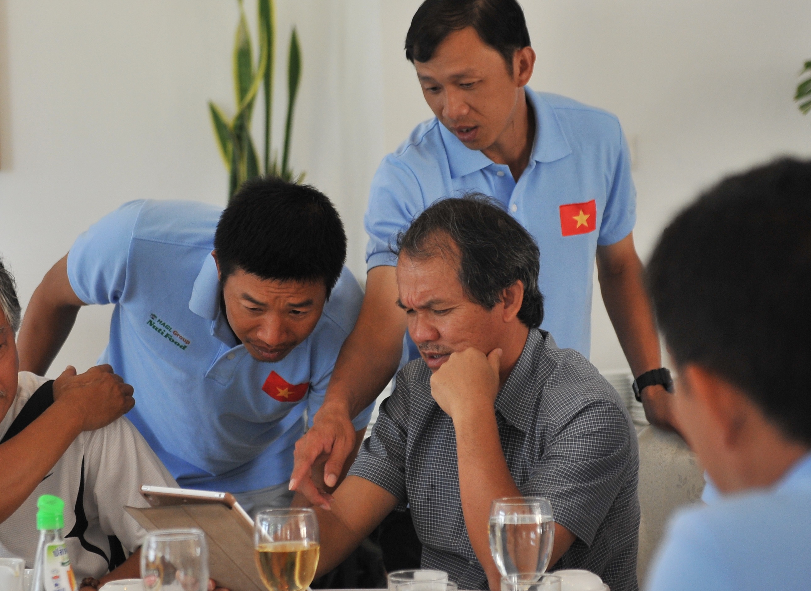 Bau Duc: 'U19 VN can 2 den 3 nam nua moi truong thanh' hinh anh