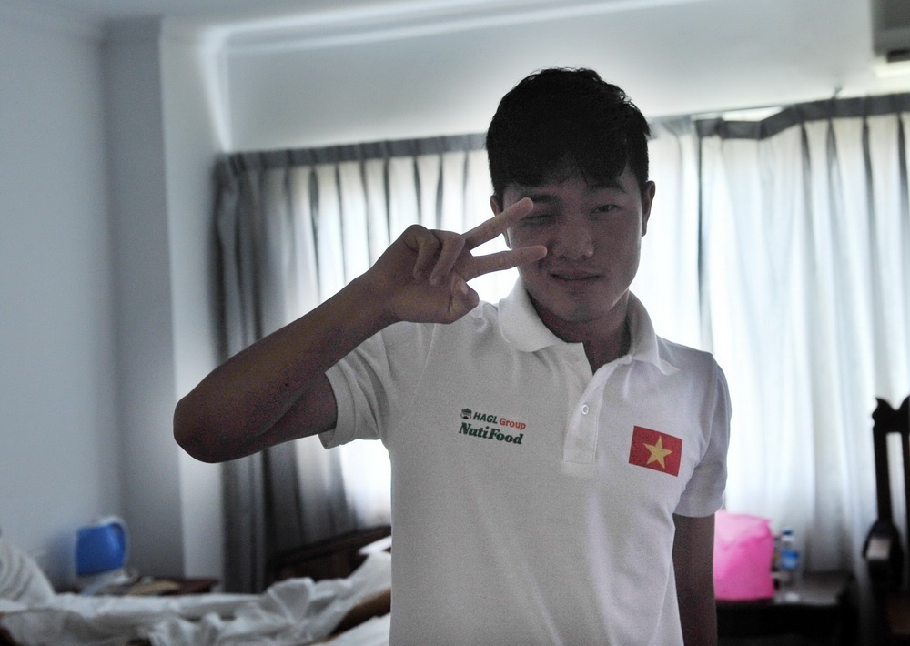 Cau thu U19 Viet Nam mat ngu truoc tran chien U19 Nhat Ban hinh anh