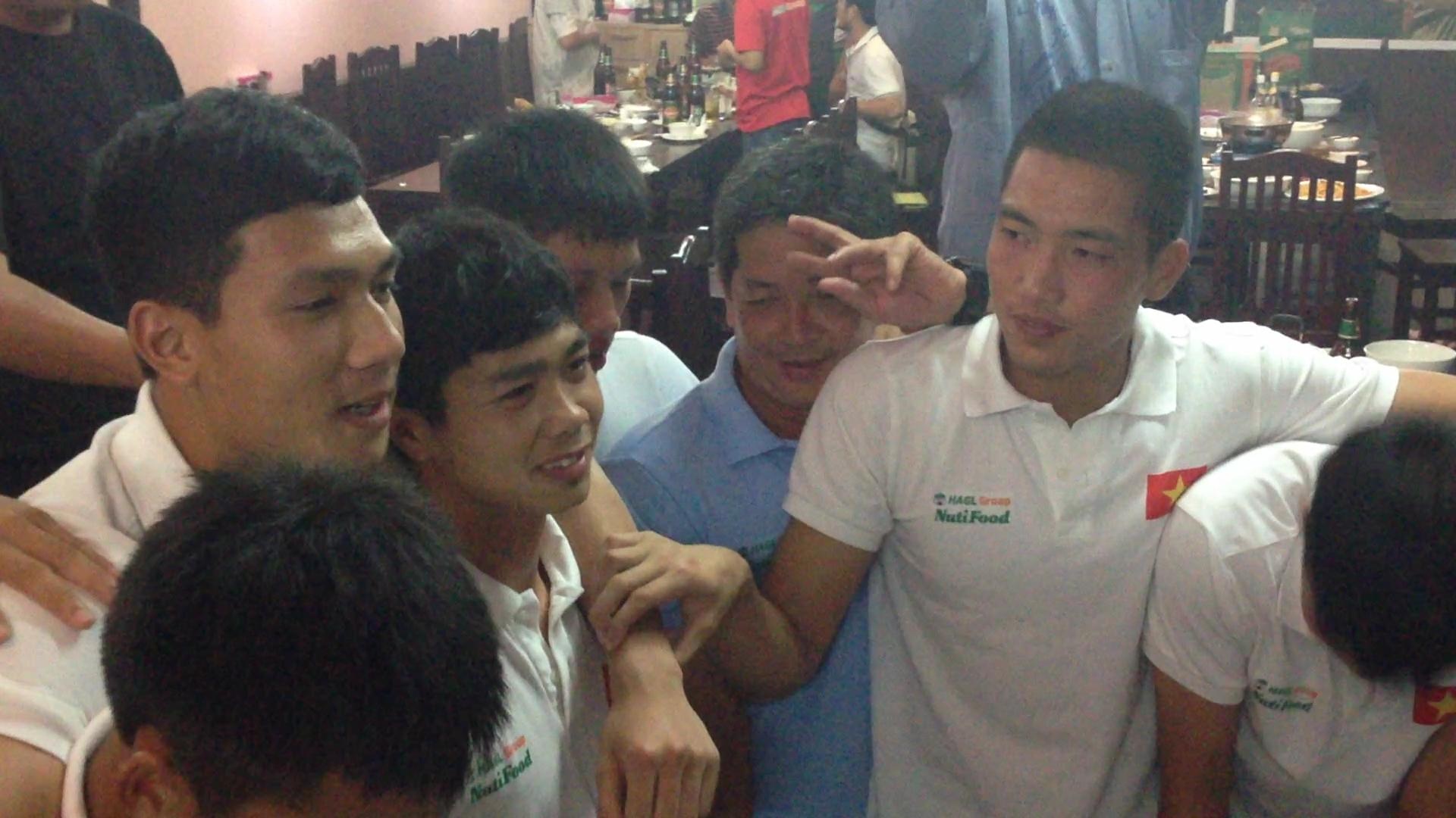 Cau thu U19 Viet Nam bin rin noi loi chia tay hinh anh