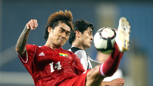 Myanmar lot qua vong loai AFF Cup hinh anh
