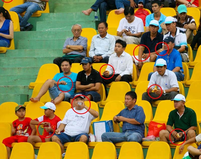 Khan gia Can Tho 'chong doi' bang banh mi khi xem U19 HAGL hinh anh