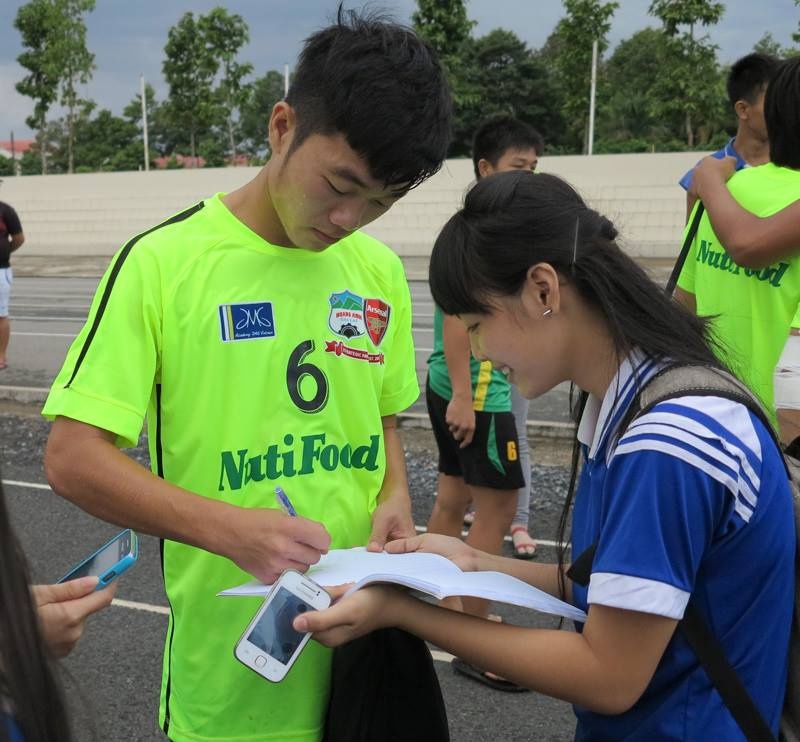 Xuân Trường cũng rất được các fan nữ hâm mộ. Ảnh: Lê Hồ.