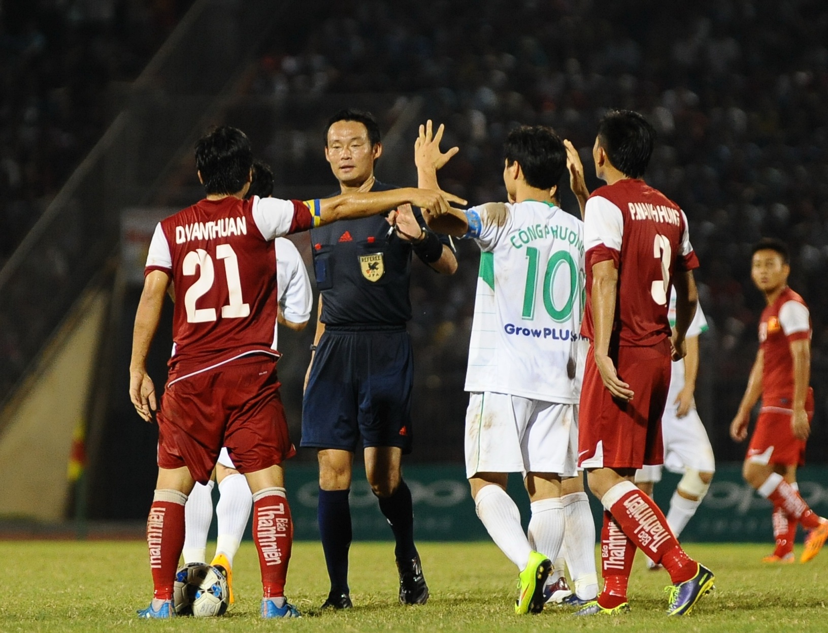 Phan ung trong tai, chi mat dan em_zing.jpg