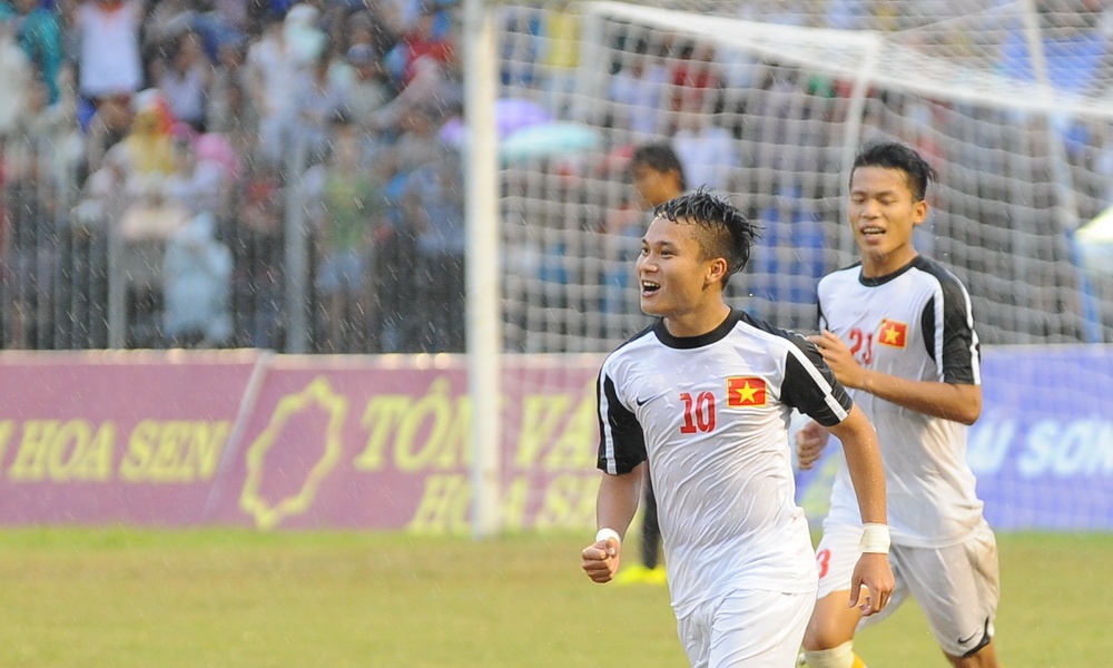 Niềm vui của Phi Sơn khi ghi bàn thắng gỡ hòa cho U21 Việt Nam