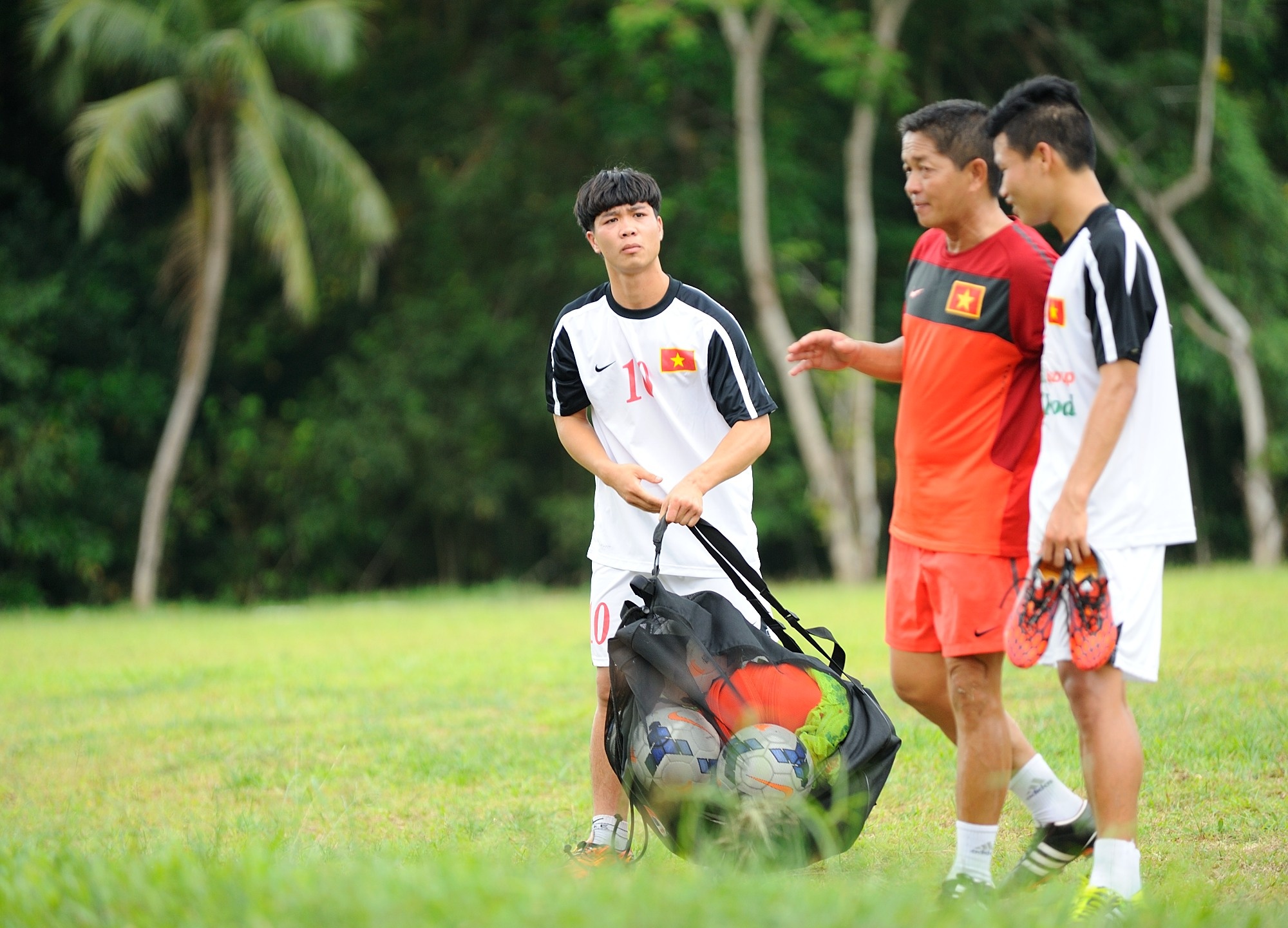 Thứ tự trực nhật của các cầu thủ U19 chia làm ba nhóm Tiền đạo và thủ môn, tiền vệ và hậu vệ. Tất cả đều tự giác theo thứ tự của mình