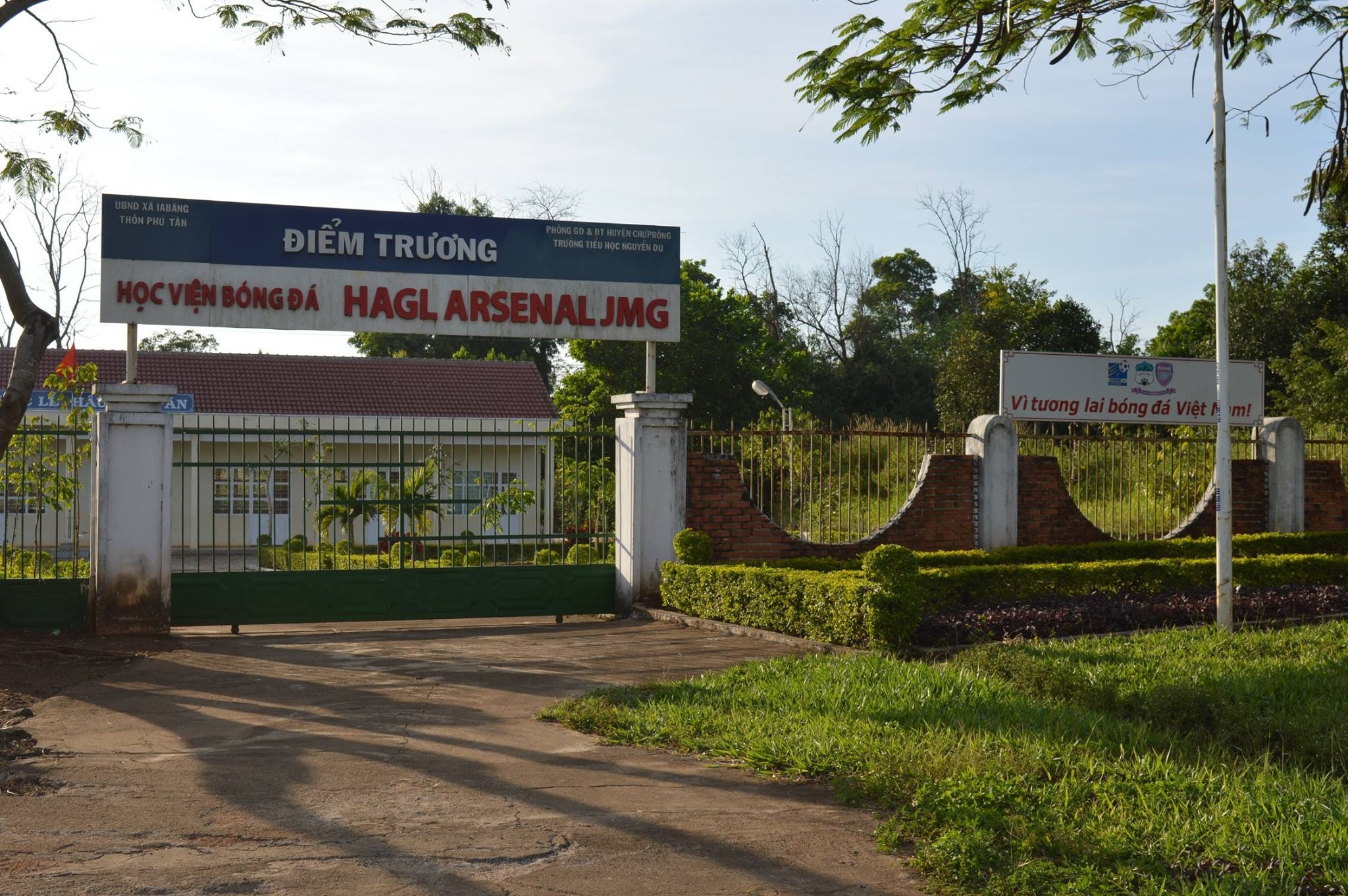 Diem truong HAGL Arsenal_zing.jpg