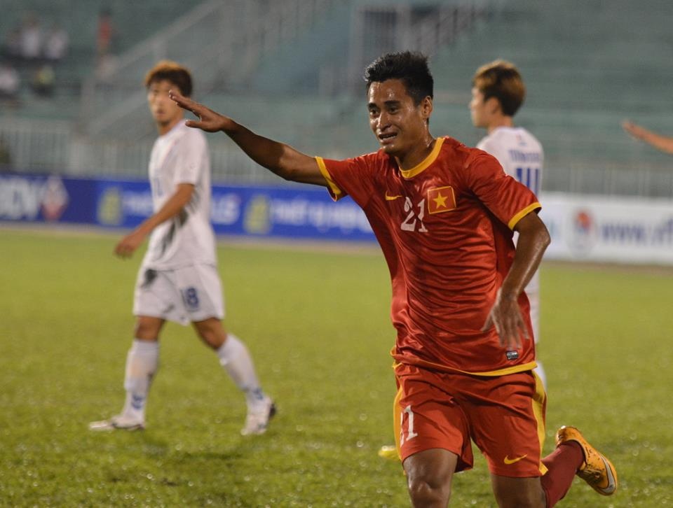 Cu vo le tu khoang cach 16m cua Minh Tuan mo ty so cho DTVN hinh anh