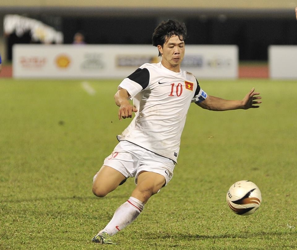 Cong Phuong ghi ban vao luoi U19 Lao hinh anh