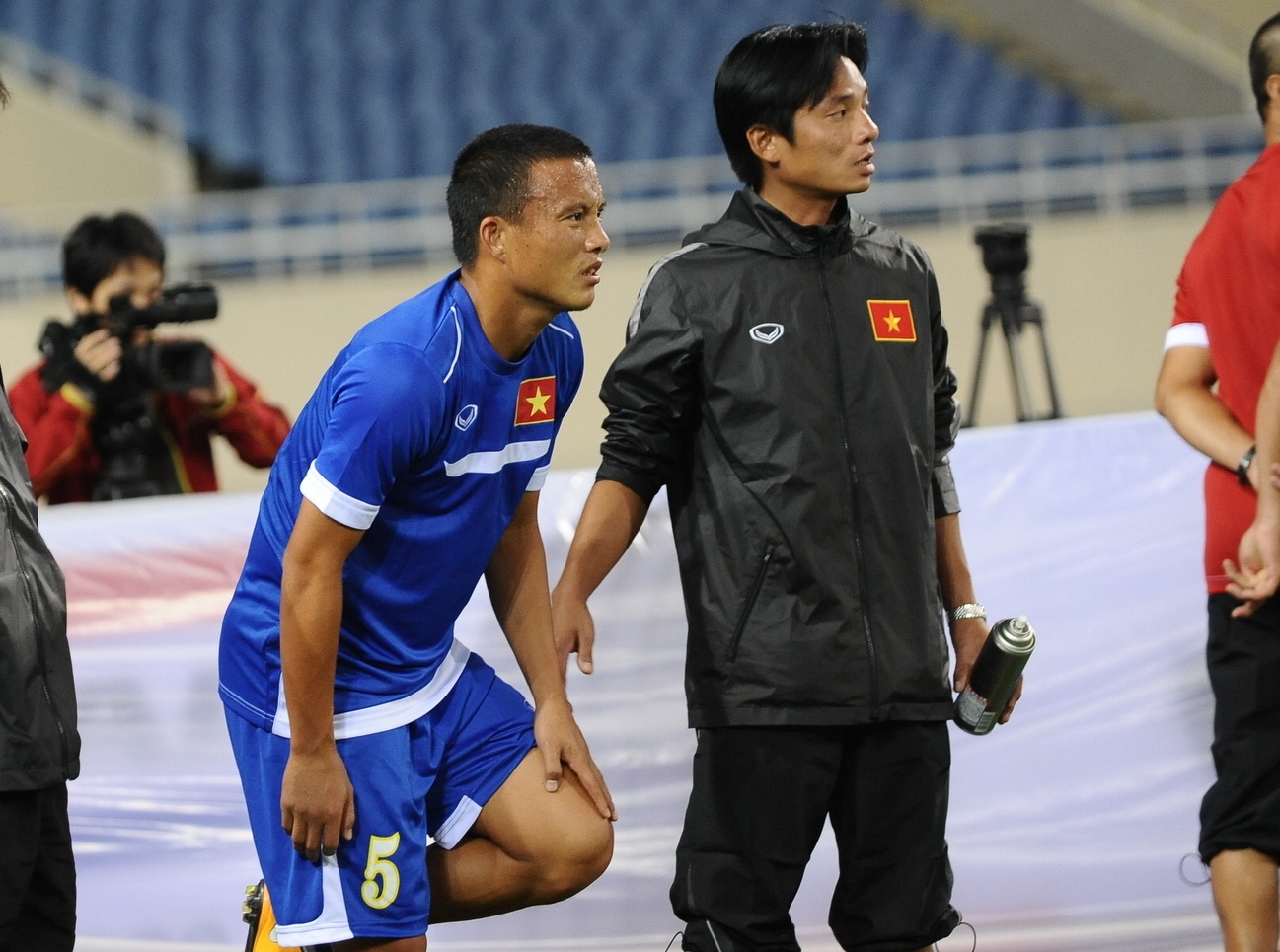 DTVN nhan them 1 ca chan thuong truoc tran khai mac hinh anh