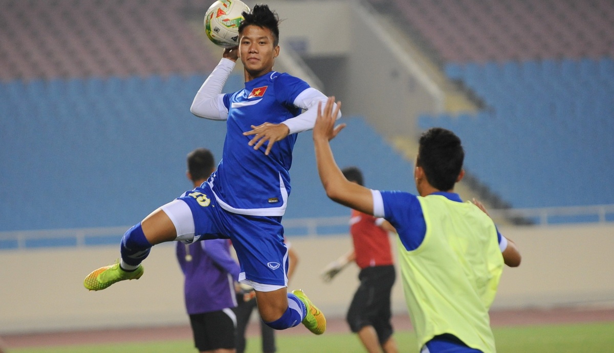 Buoi tap ron ra tieng cuoi cua DTVN truoc gio G hinh anh