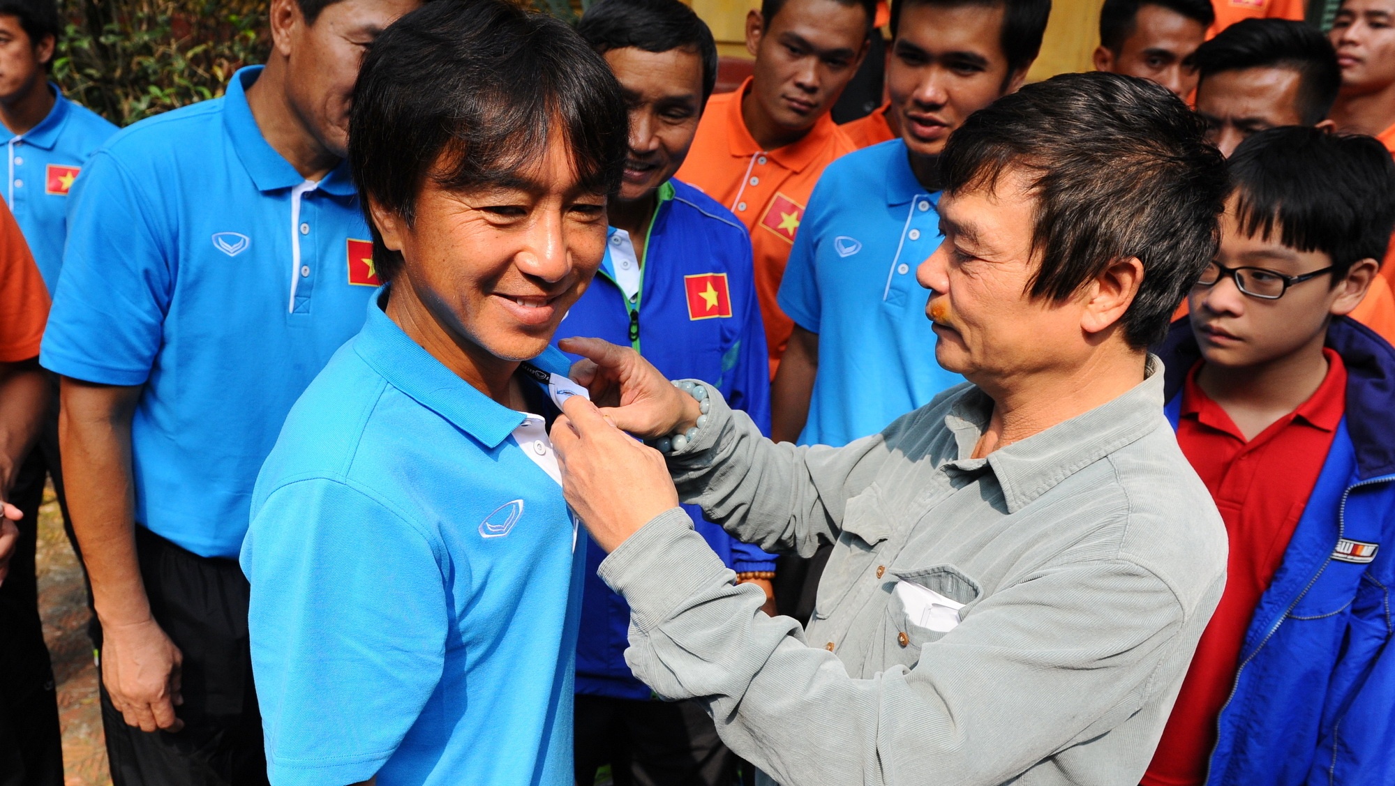 HLV Miura nhan Huy hieu Dai tuong Vo Nguyen Giap hinh anh