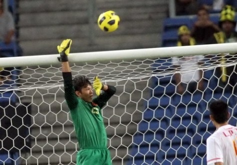 Tan Truong day bong truot khien DTVN bi thung luoi tai ban ket AFF Cup 2010 hinh anh