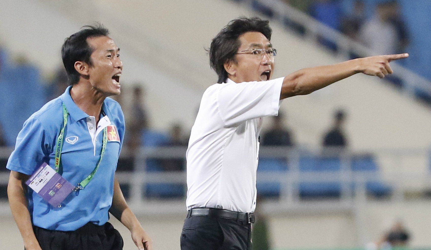 HLV Miura tuc gian nem chai nuoc vi DTVN bo lo nhieu co hoi hinh anh