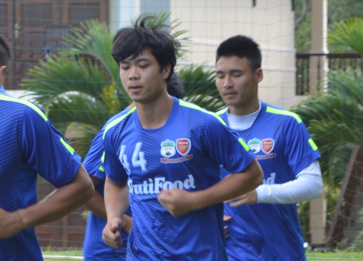 Cong Phuong huy ao so 10, dung ao 44 tai V.League 2015 hinh anh