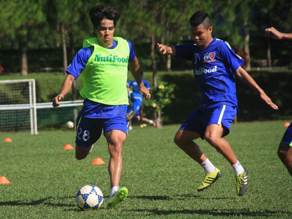 Tien dao Brazil de dang di bong qua trung ve Dong Trieu hinh anh