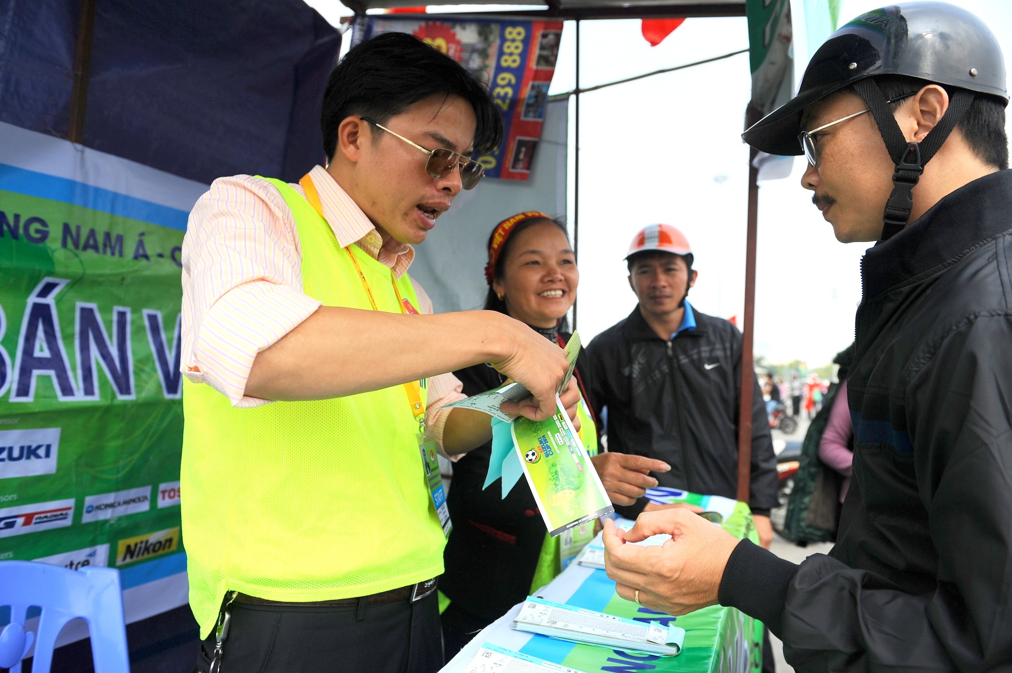 Phe ve that nghiep o tran Viet Nam - Philippines hinh anh