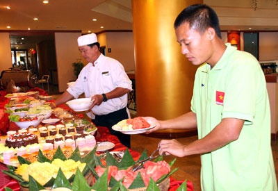 Tuyen thu Viet Nam huong che do an 1,5 trieu moi ngay hinh anh