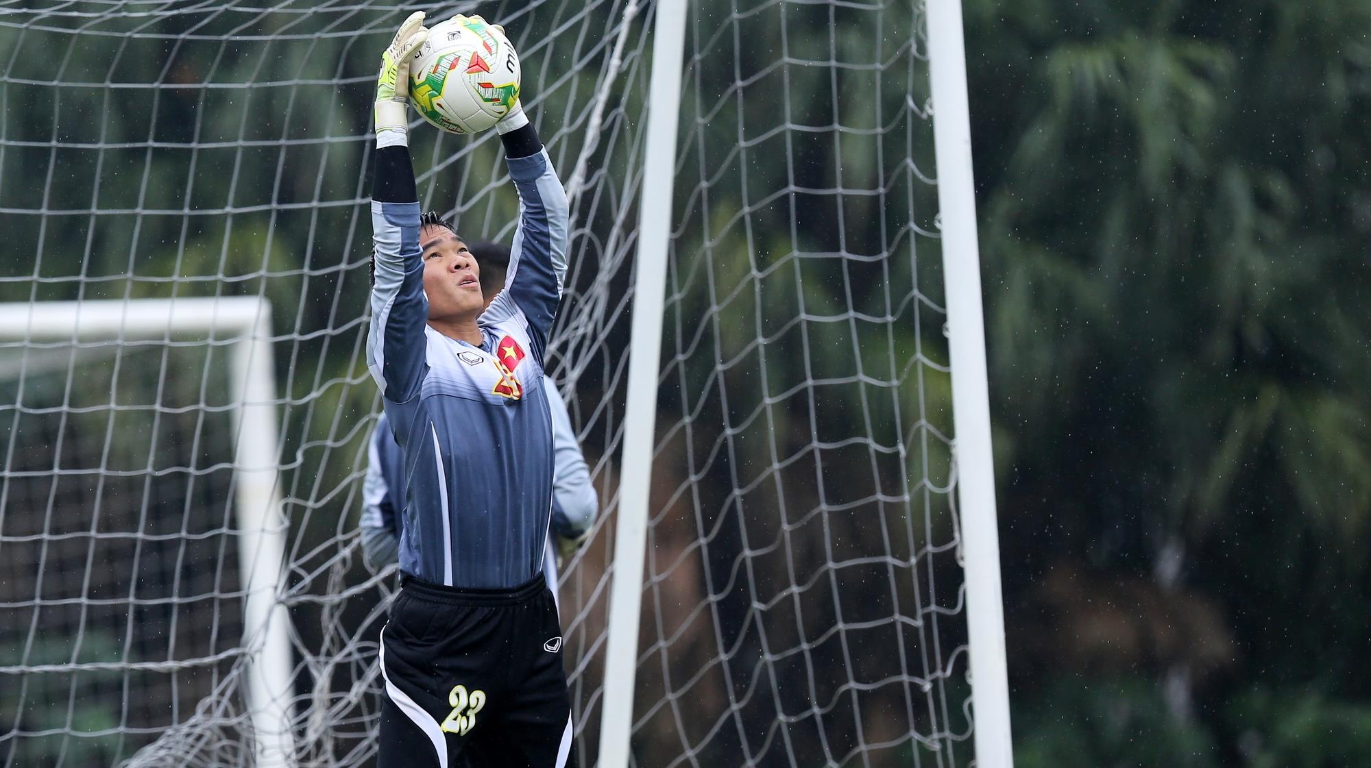 Nguyên Mạnh đã có thể trở lại tập luyện cùng các đồng đội sau chấn thương ngón tay.